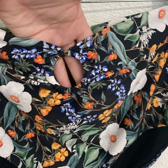 NWT- Body Glove- Two piece swimsuit-Drew top, Woodstock bottoms- Size 3X - Picture 11 of 16